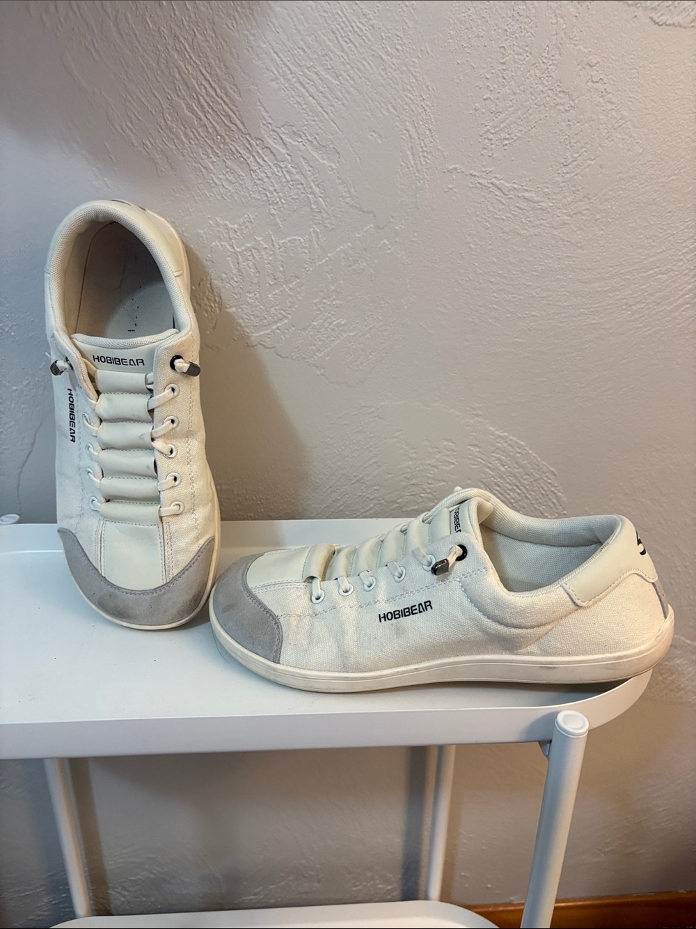 Hobibear Men's Low-Top Canvas Sneakers in Cream with Gray Accents